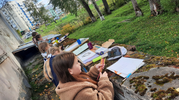 В объединении "Волшебный мир красок" - пленэр.