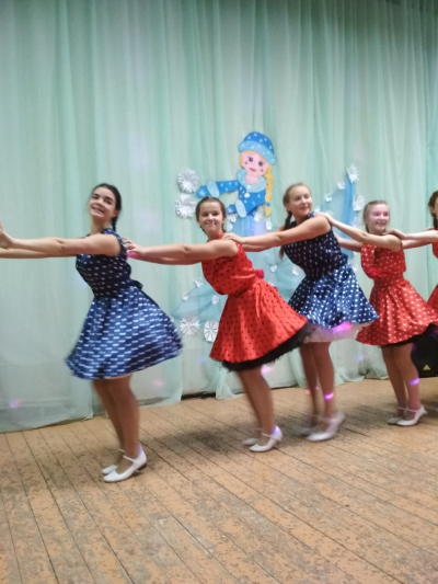 Девиз танцевального коллектива «Ритм»: «Нести радость людям!».